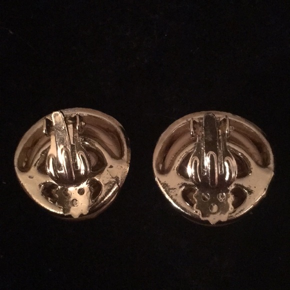 Vintage Bergere Clip Earrings - Picture 2 of 4